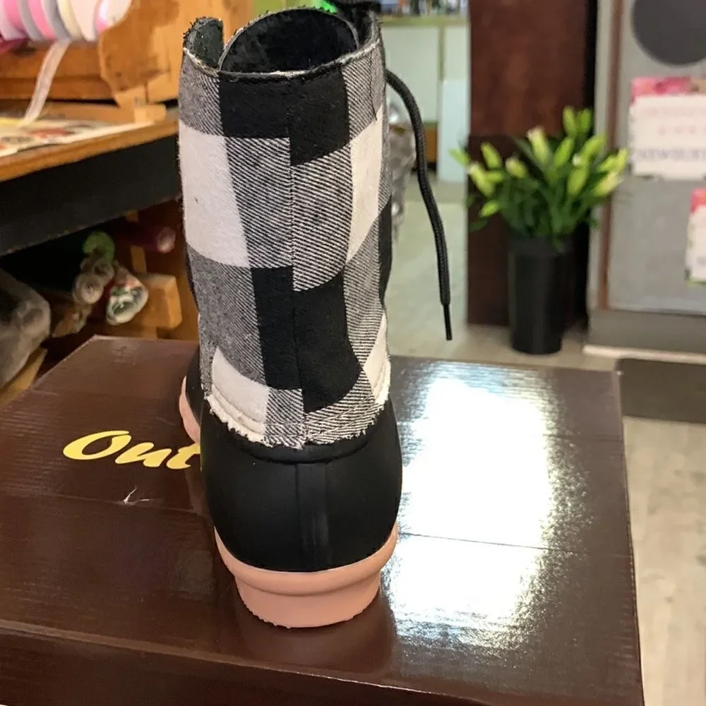 Outwoods new boot!plaid and super cute see pics for details .size 9m
